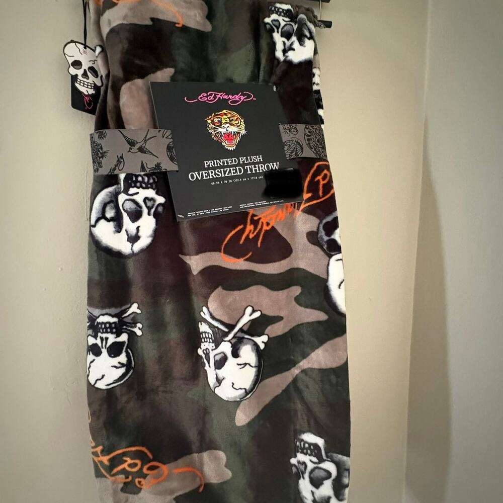 Ed Hardy Camo Skull Printed Plush Oversized Throw Blanket Camouflage New